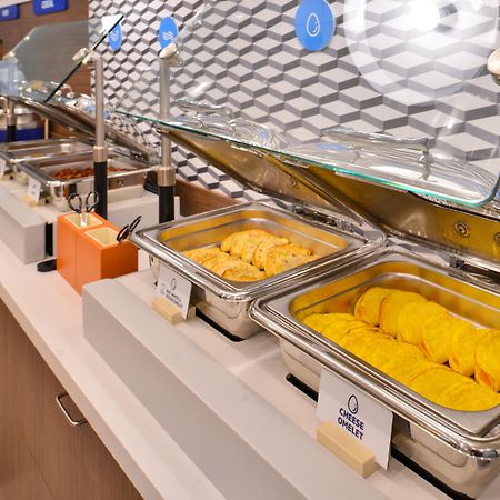 Holiday Inn Express - Delafield By Ihg Bagian luar foto