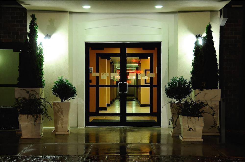 Holiday Inn Express - Delafield By Ihg Bagian luar foto