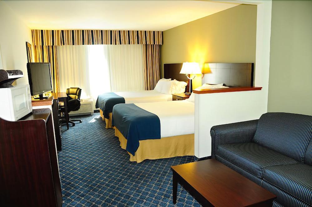 Holiday Inn Express - Delafield By Ihg Bagian luar foto