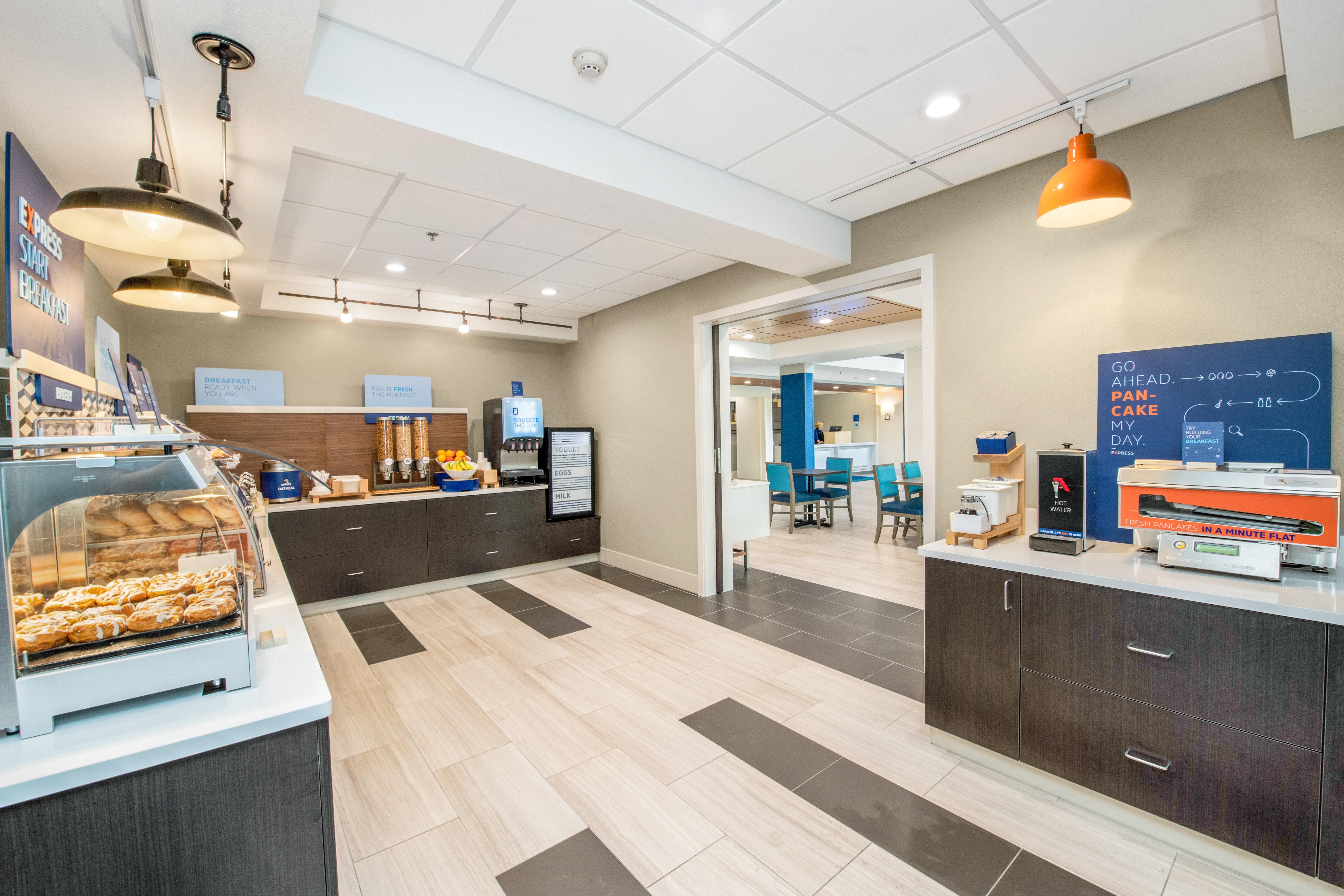 Holiday Inn Express - Delafield By Ihg Bagian luar foto