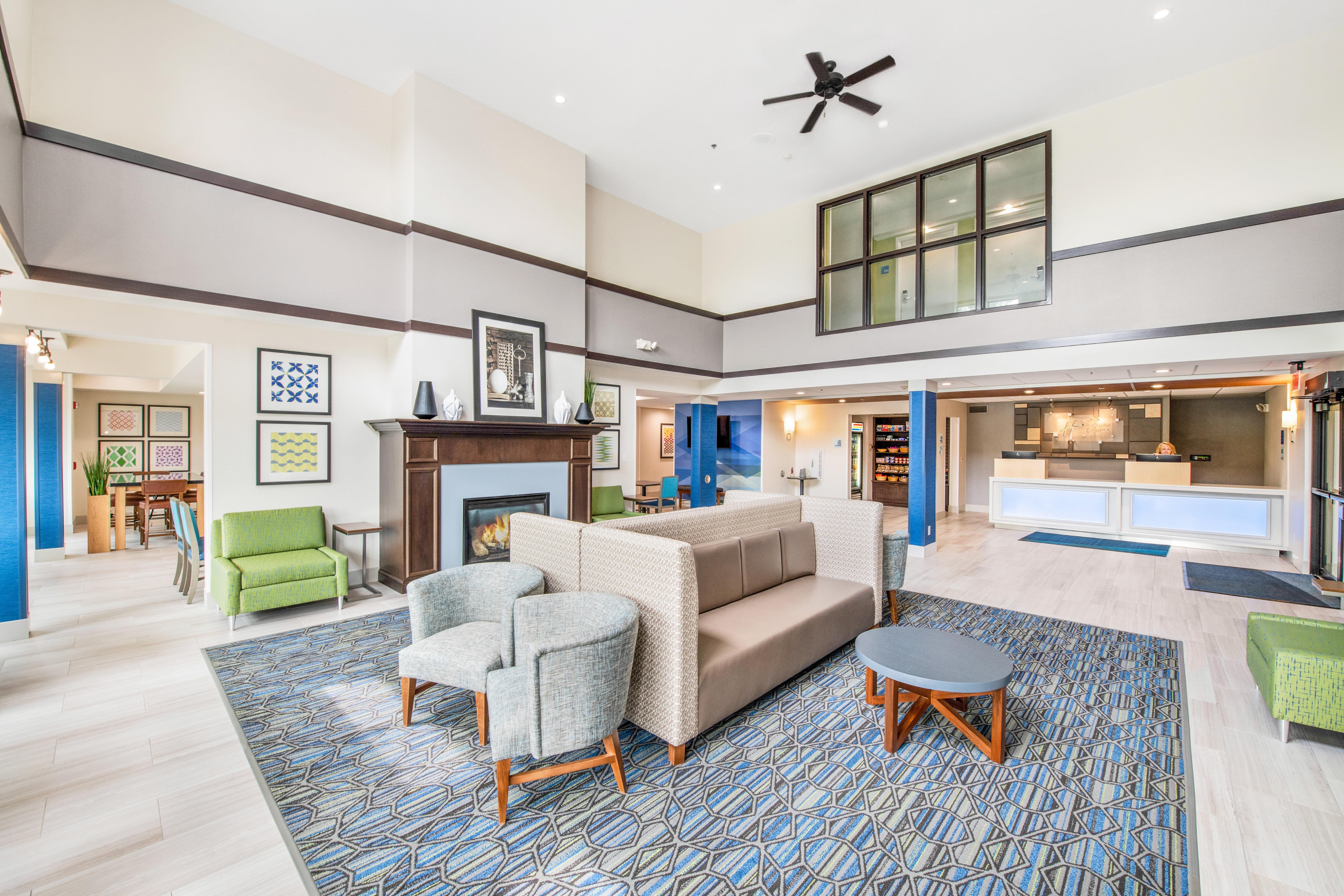 Holiday Inn Express - Delafield By Ihg Bagian luar foto