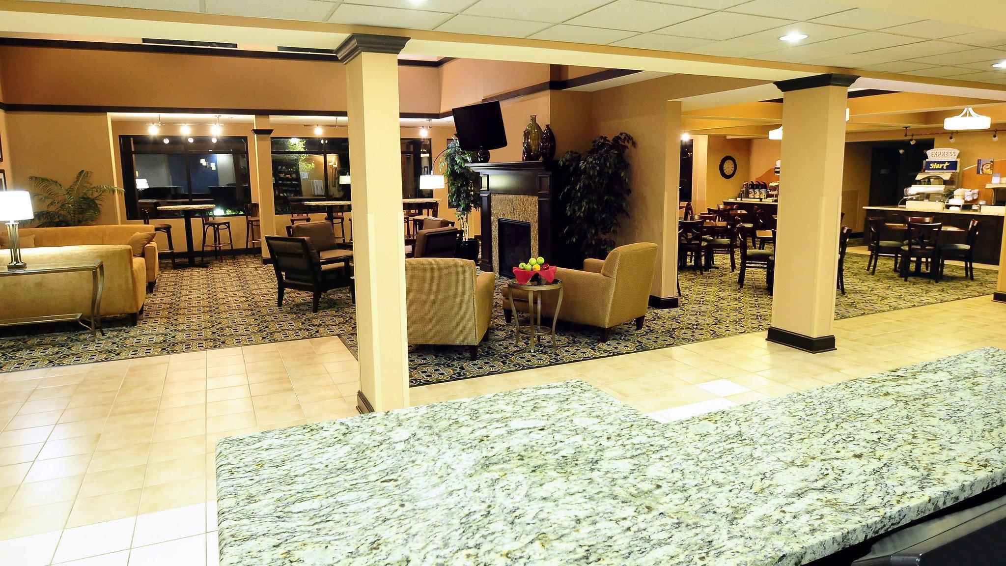 Holiday Inn Express - Delafield By Ihg Bagian luar foto
