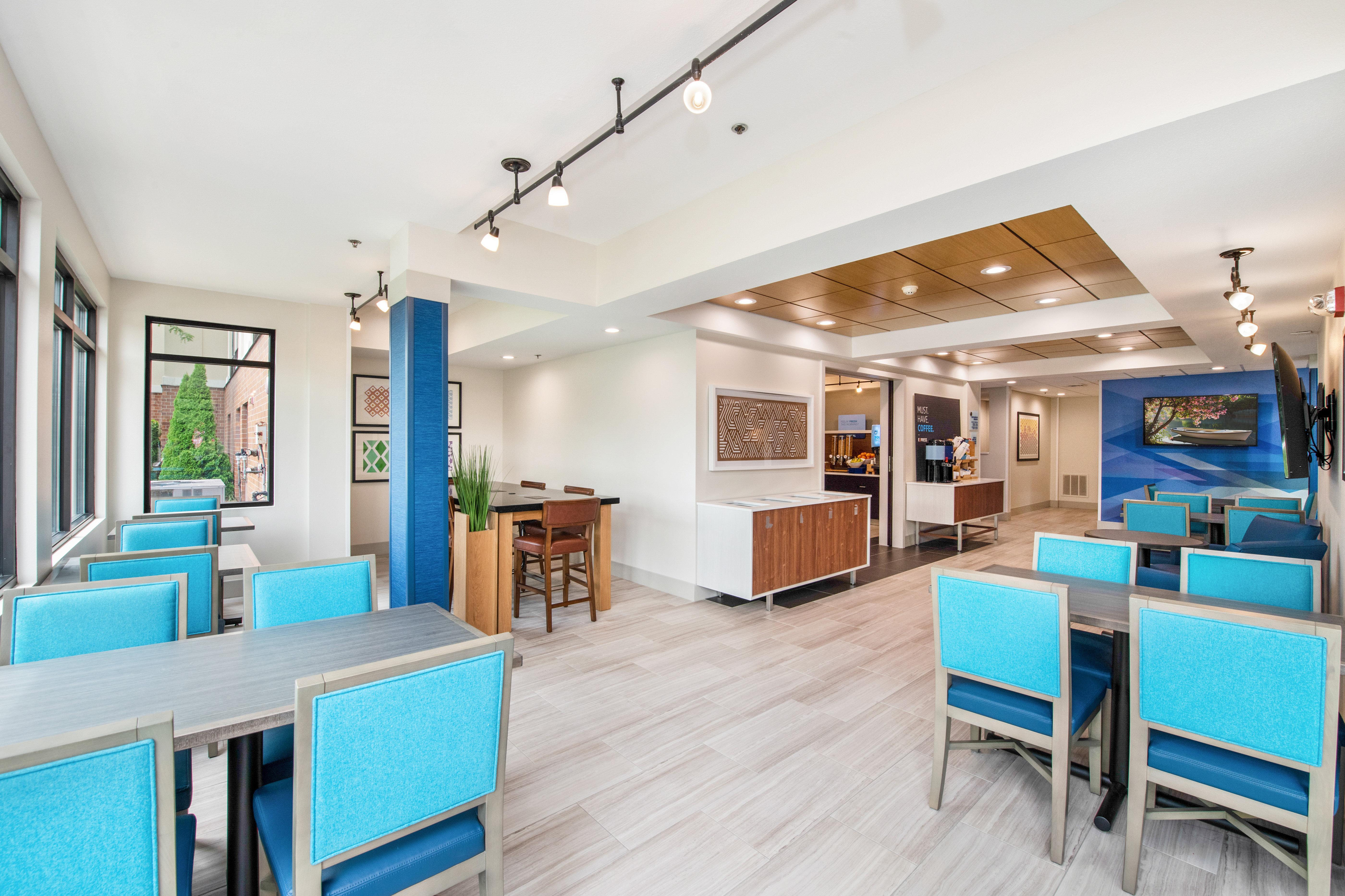 Holiday Inn Express - Delafield By Ihg Bagian luar foto