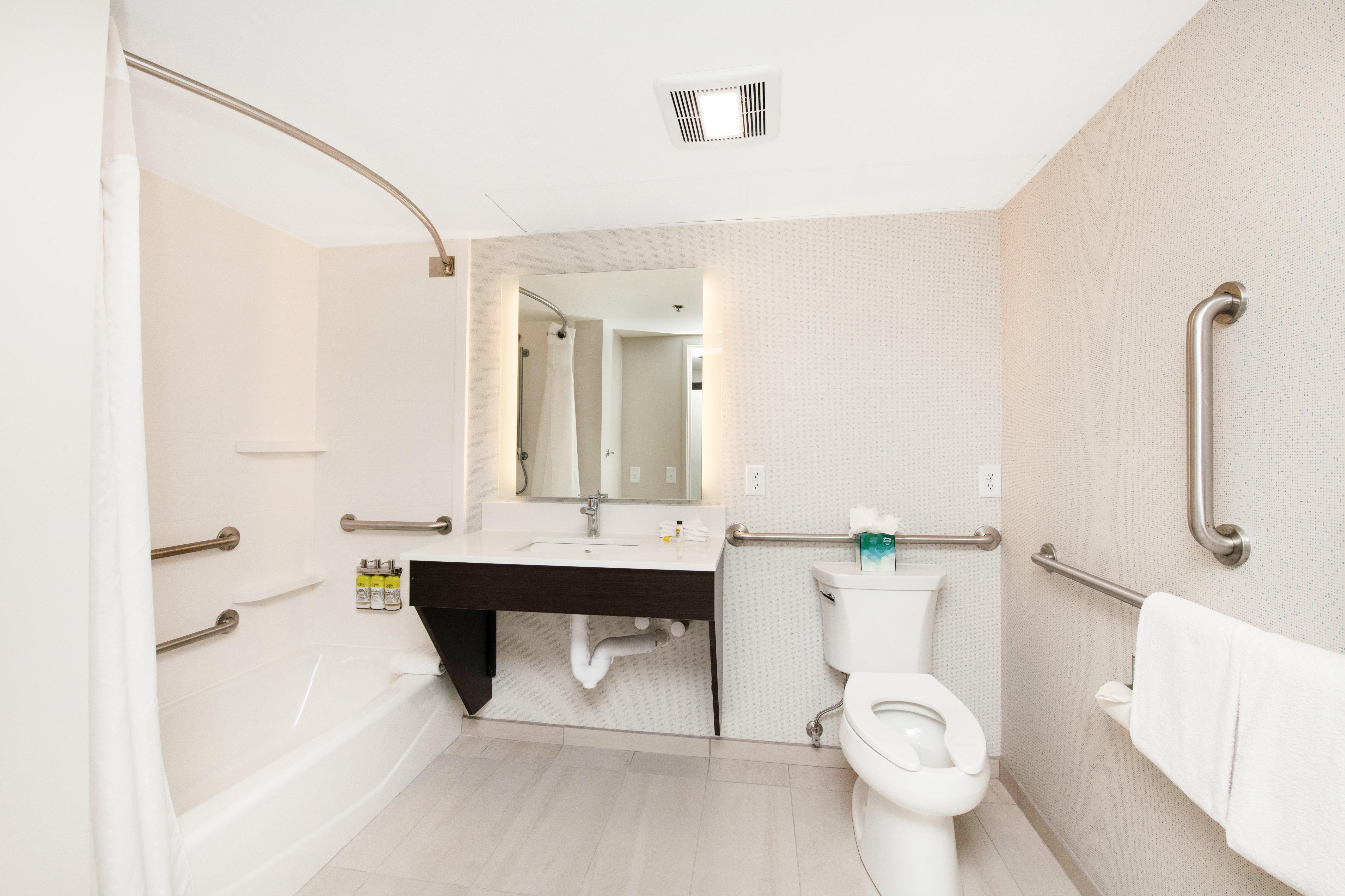 Holiday Inn Express - Delafield By Ihg Bagian luar foto