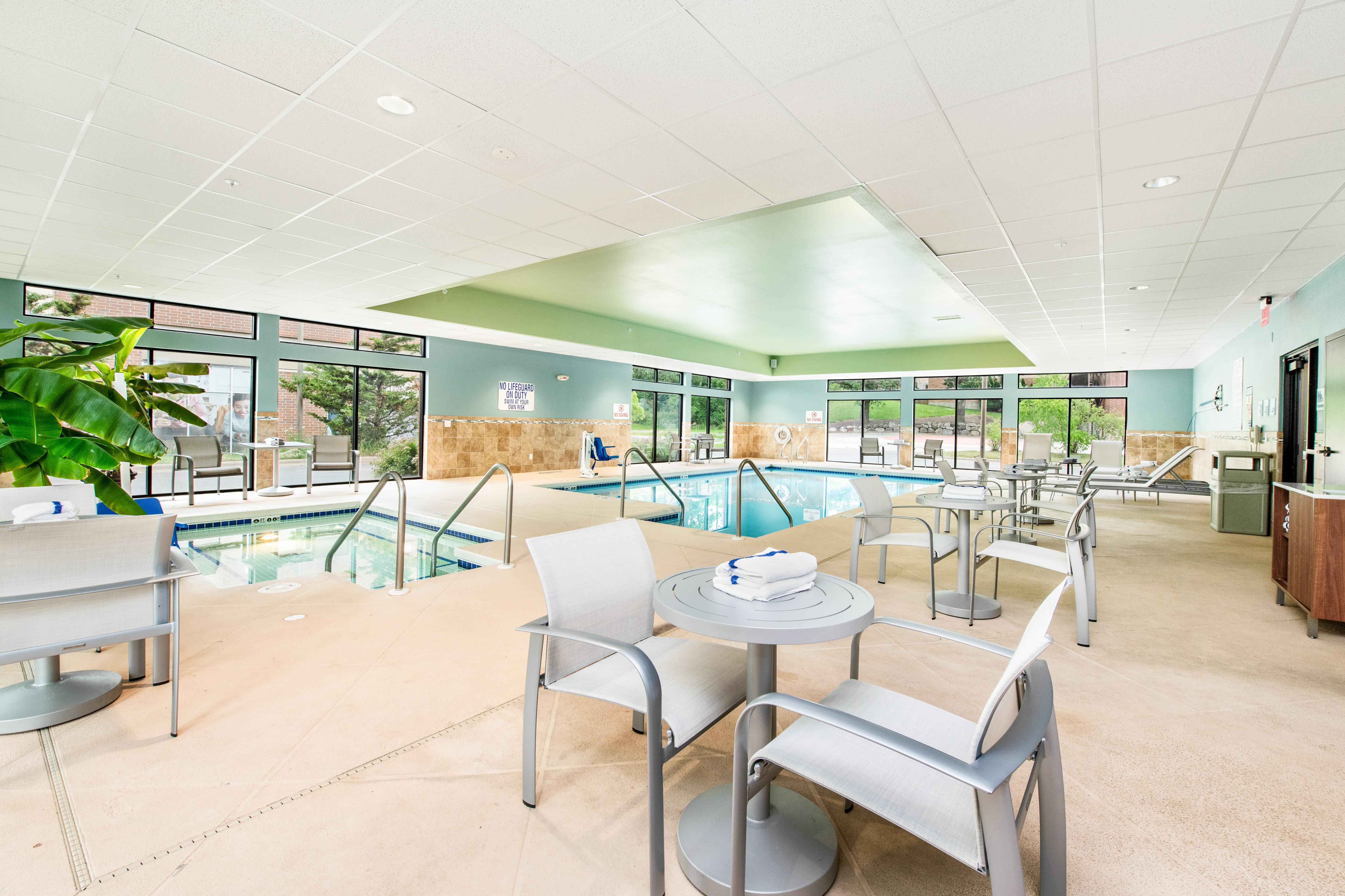 Holiday Inn Express - Delafield By Ihg Bagian luar foto