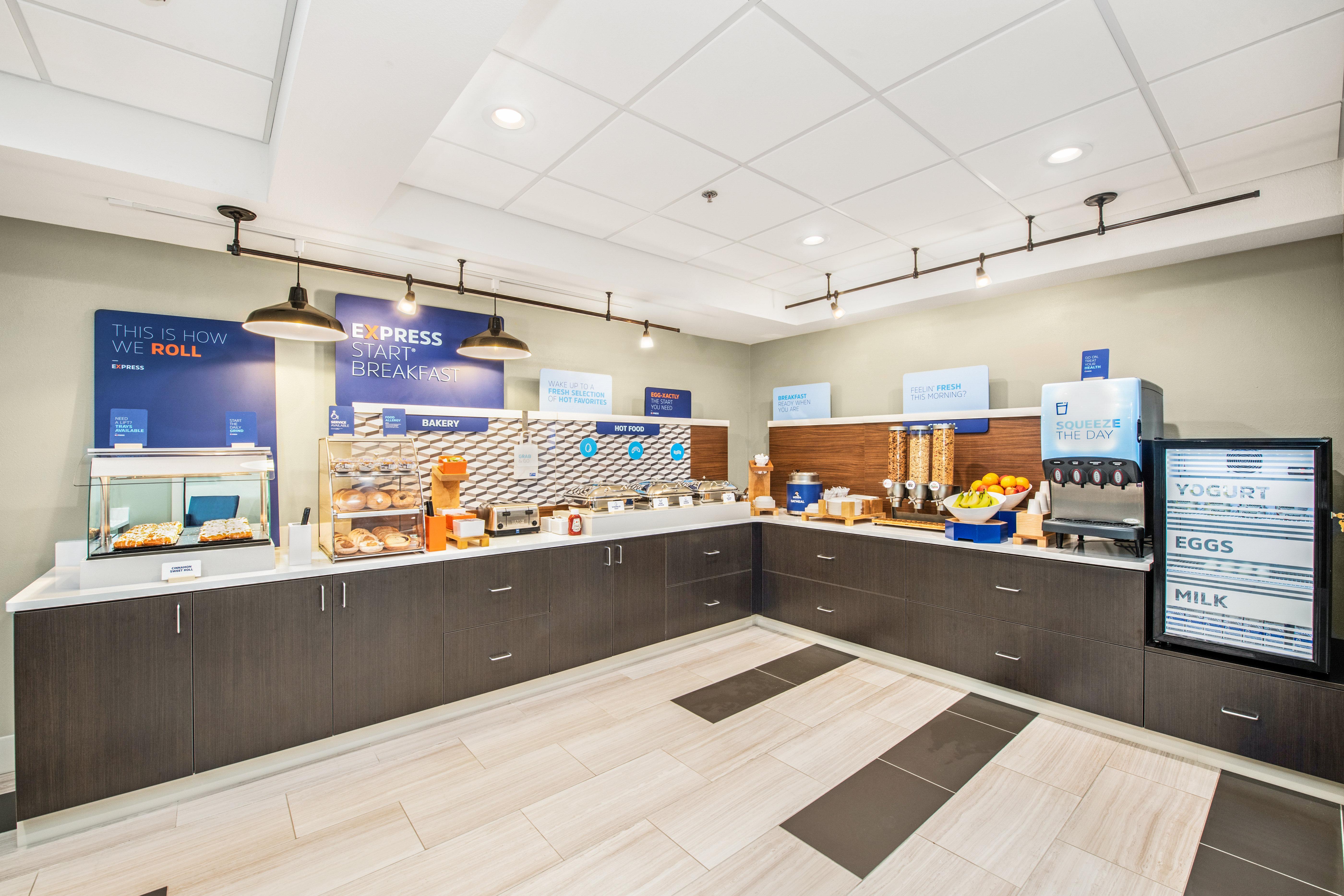 Holiday Inn Express - Delafield By Ihg Bagian luar foto