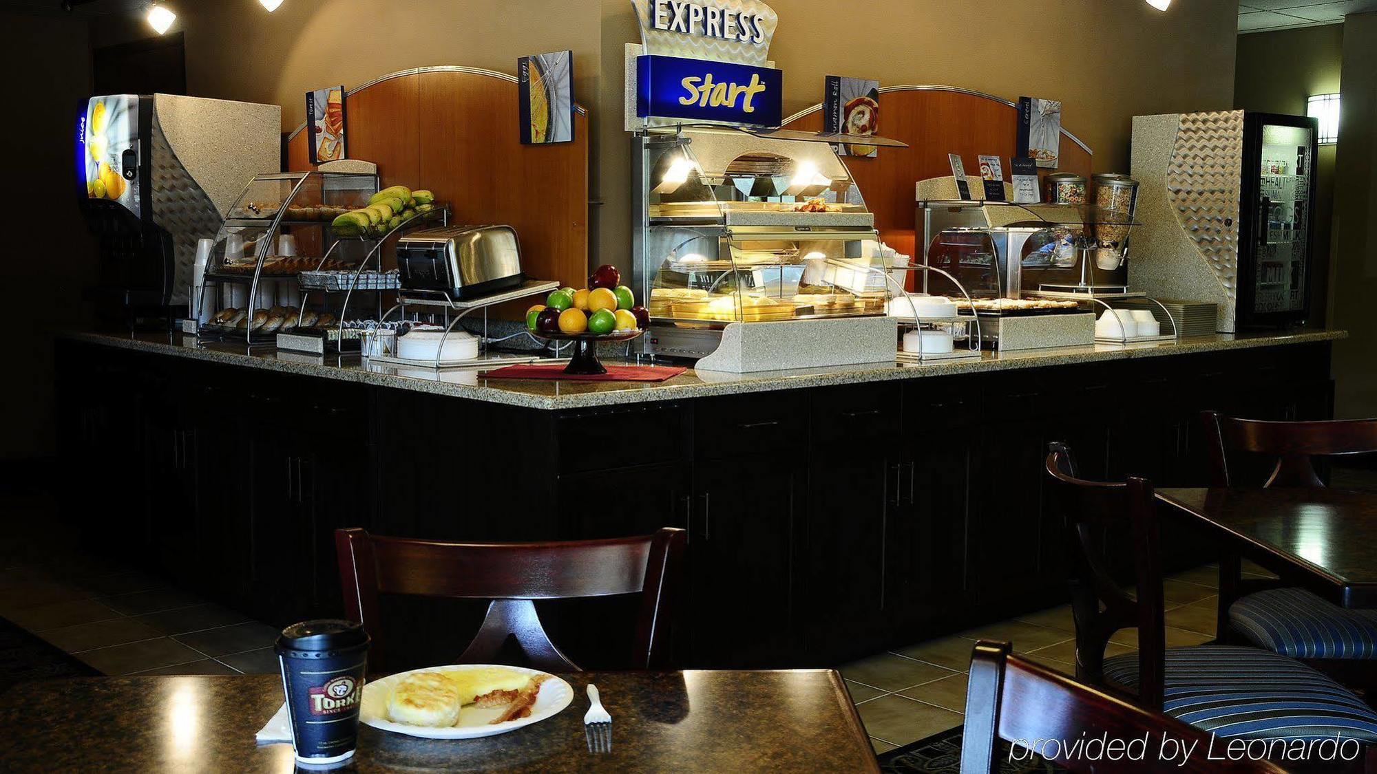 Holiday Inn Express - Delafield By Ihg Bagian luar foto