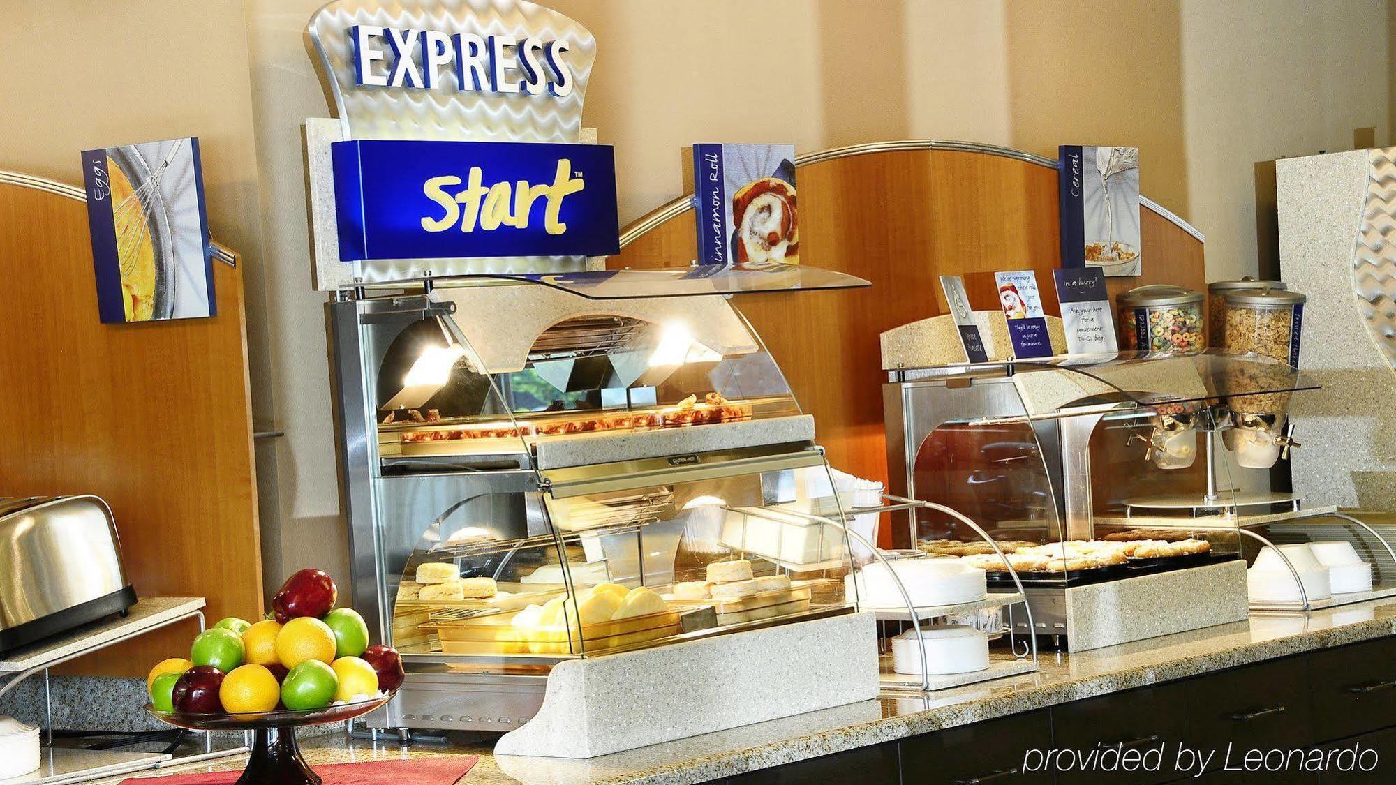 Holiday Inn Express - Delafield By Ihg Bagian luar foto