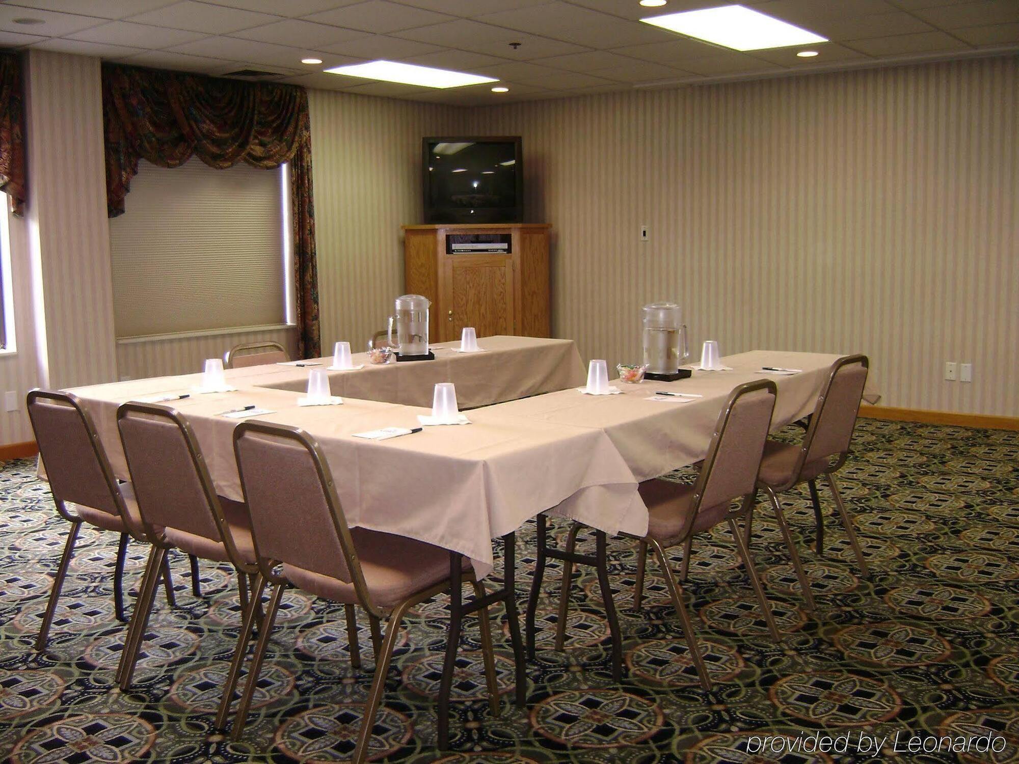 Holiday Inn Express - Delafield By Ihg Bagian luar foto